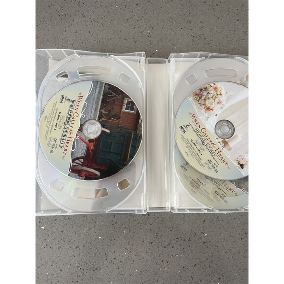 When Calls the Heart: Complete Season 5 Collectors Edition DVD READ!!! - Picture 8 of 9